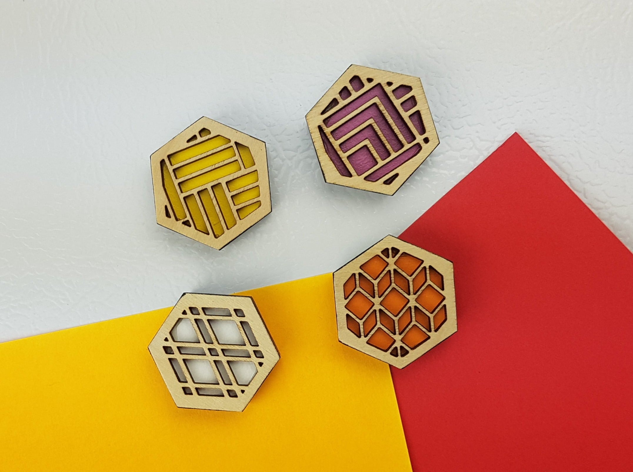 Cheerful Magnets – Natural Stain