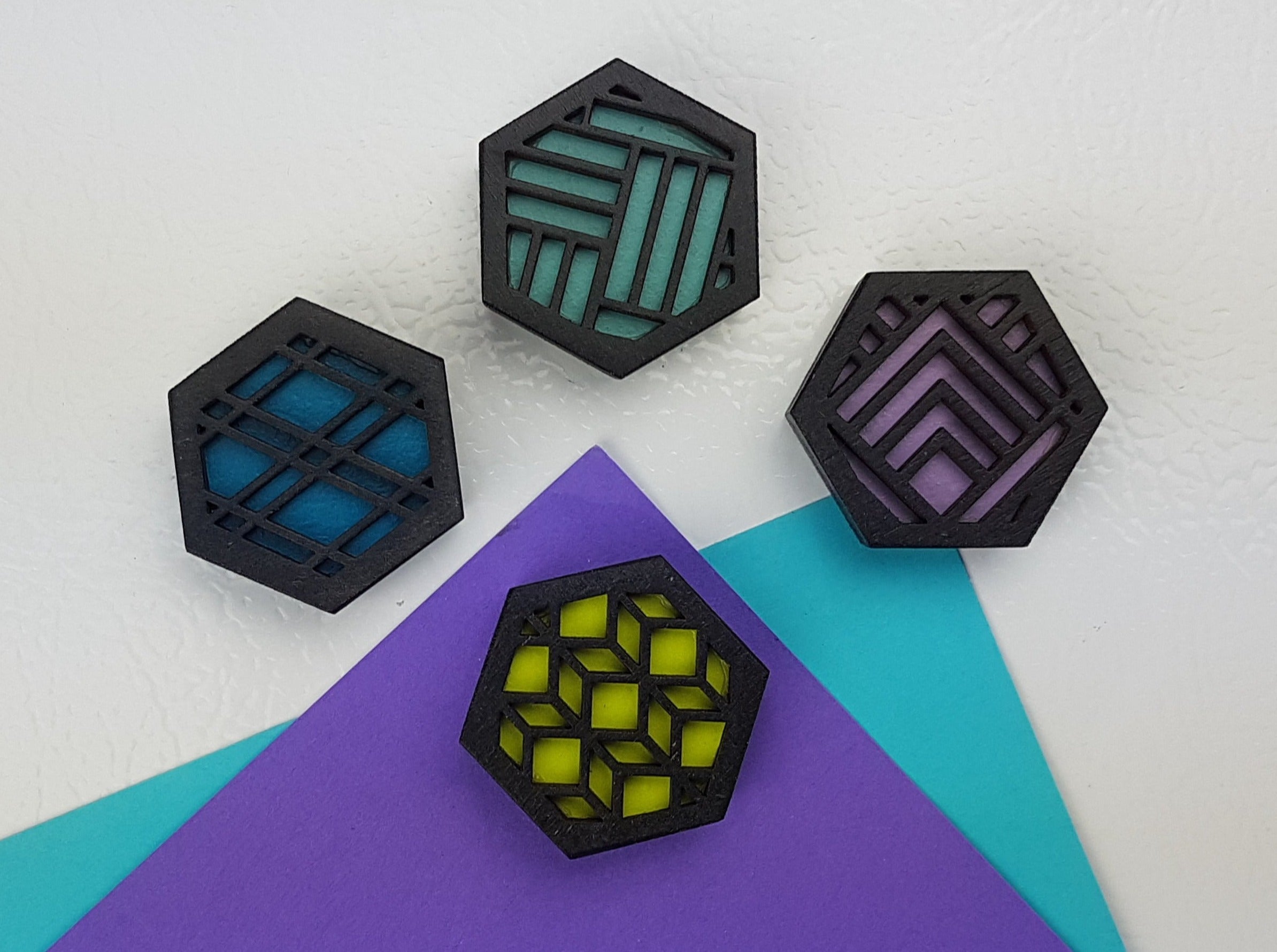 Cheerful Magnets – Black Stain