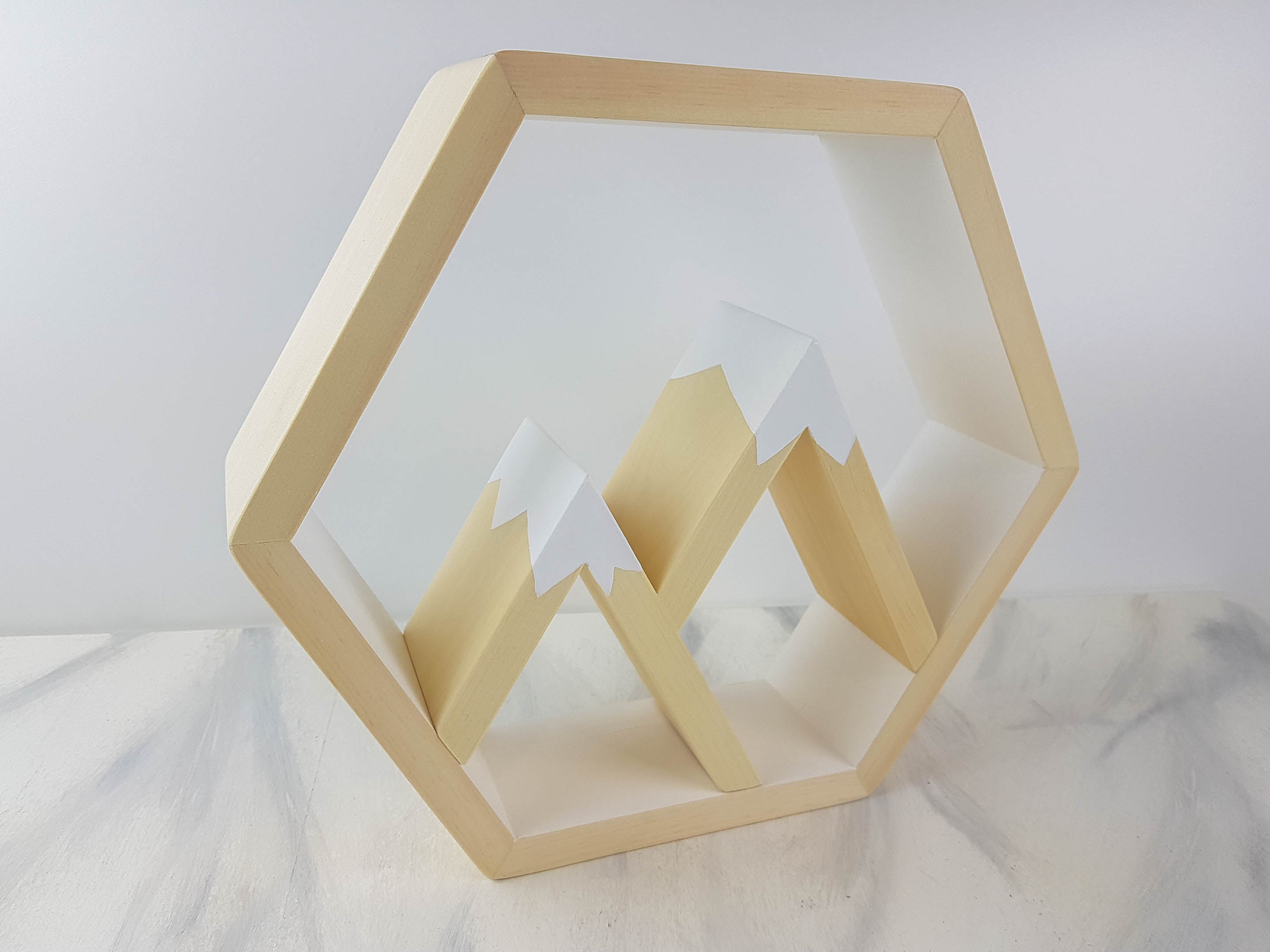 Ajoutez une mini-montagne pour les étagères hexagonales