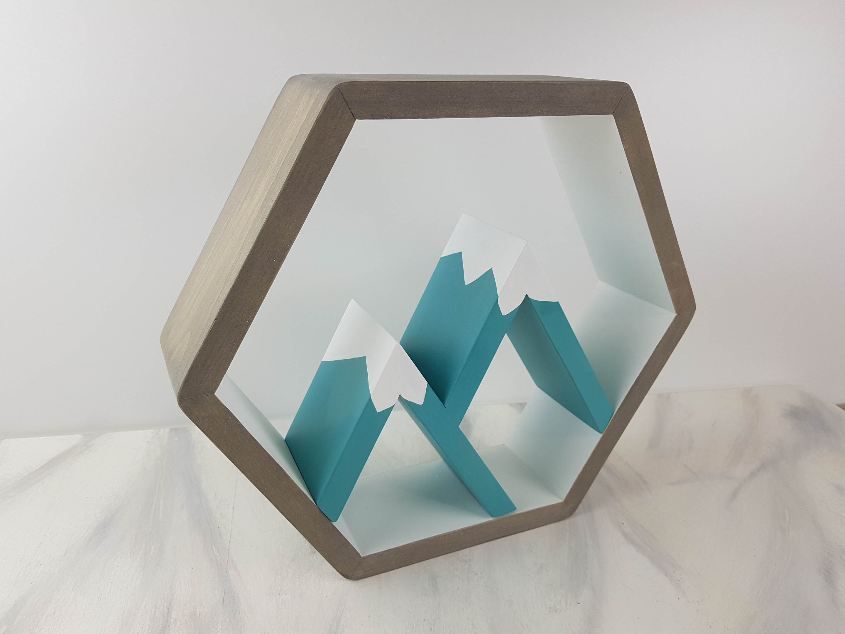 Ajoutez une mini-montagne pour les étagères hexagonales