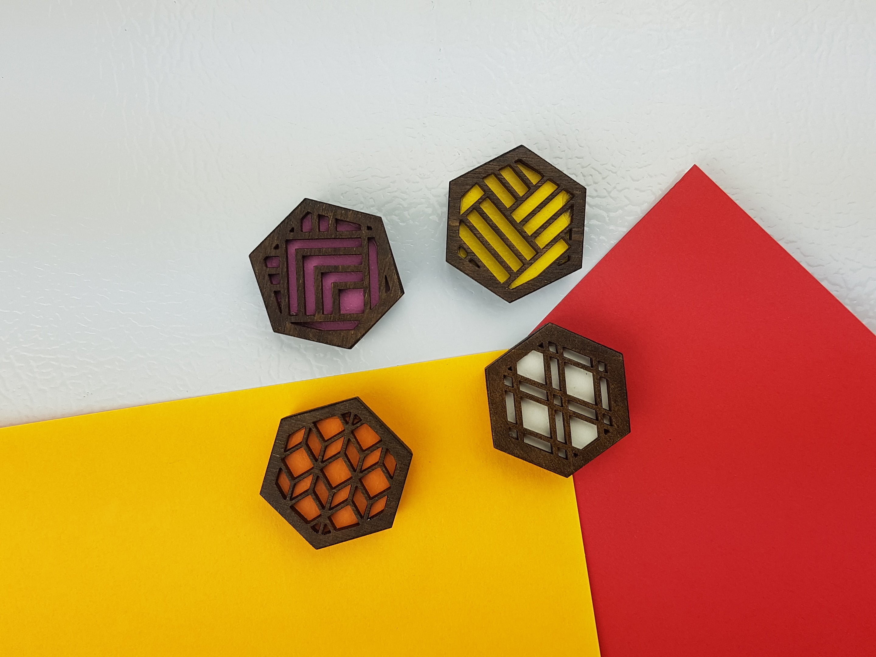 Aimants gais – Teinture de noix