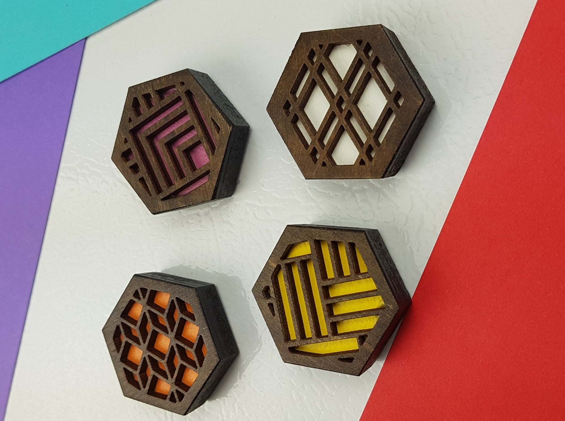 Aimants gais – Teinture de noix