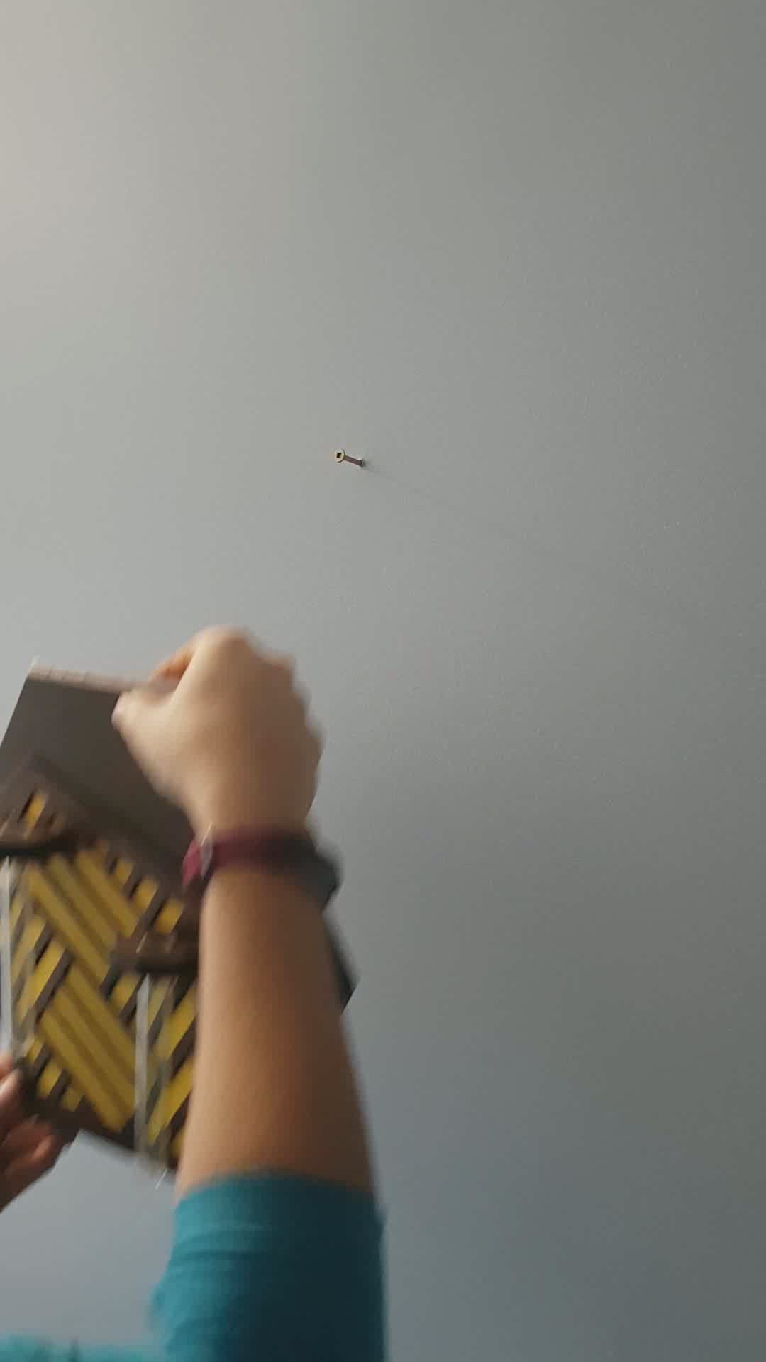 Vase mural - Teinté noyer